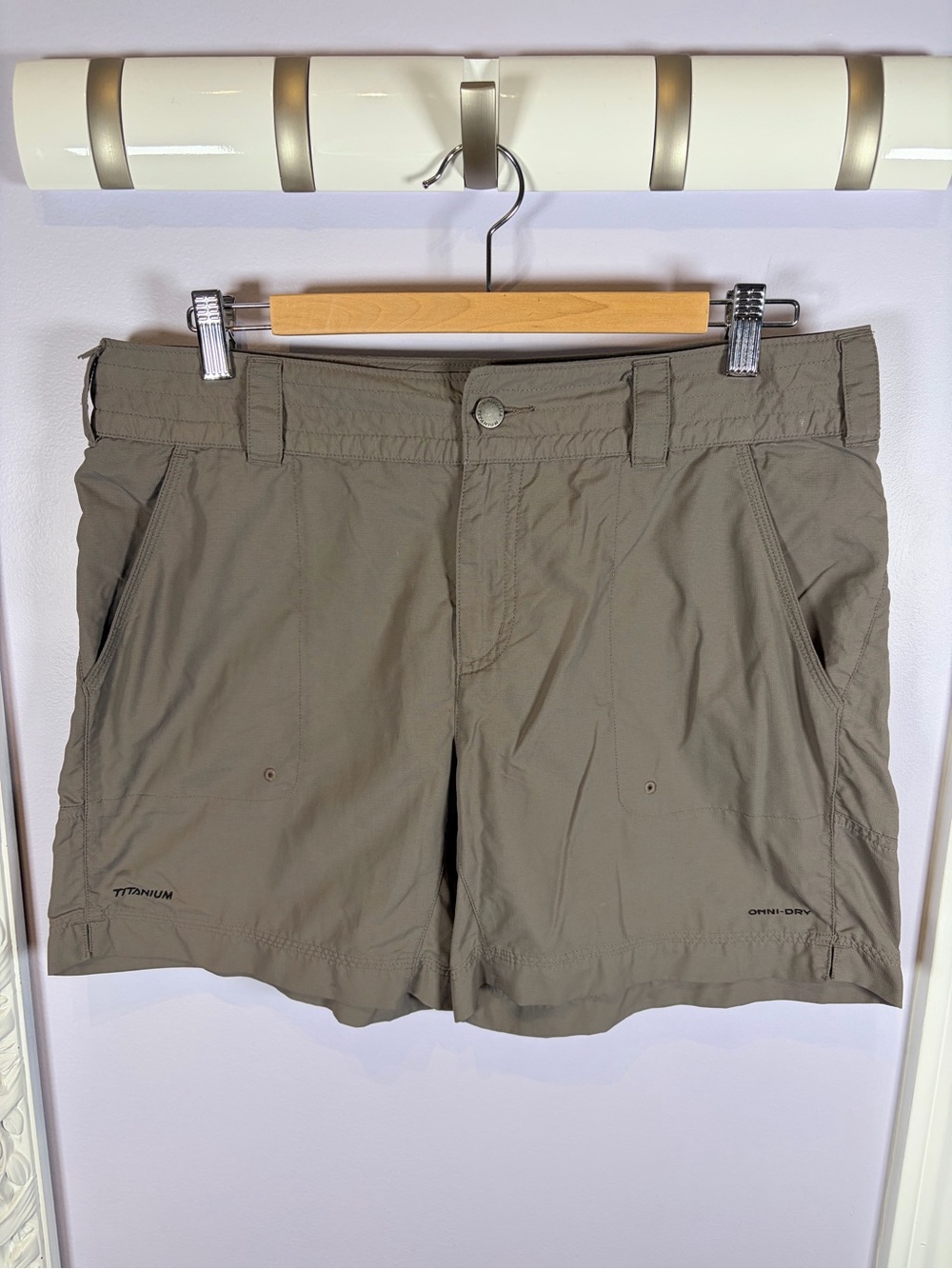 Columbia Women's Titanium Omni-Dry Packable Outdoors Sporty Shorts in Taupe 12